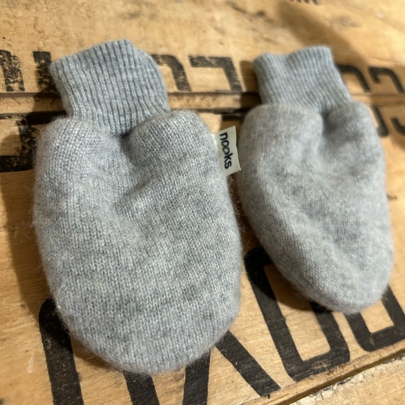Nooks 0-6 months mittens - Picture 3 of 4